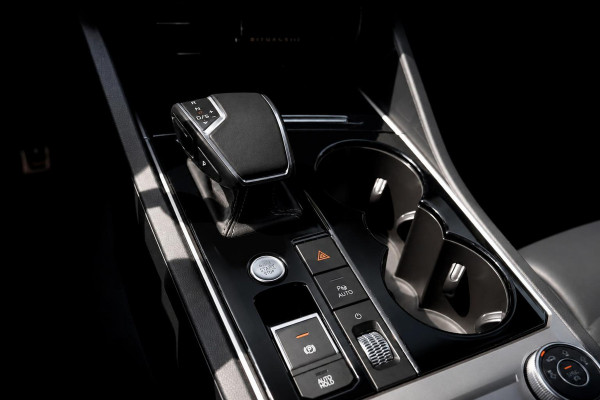 Volkswagen Touareg 3.0 TSi 4MOTION R | Panorama| Dynaudio | 360 Camera | Nachtzicht | Trekhaak | HUD