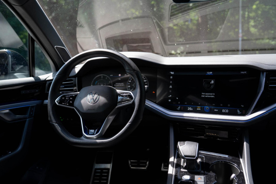 Volkswagen Touareg 3.0 TSi 4MOTION R | Panorama| Dynaudio | 360 Camera | Nachtzicht | Trekhaak | HUD