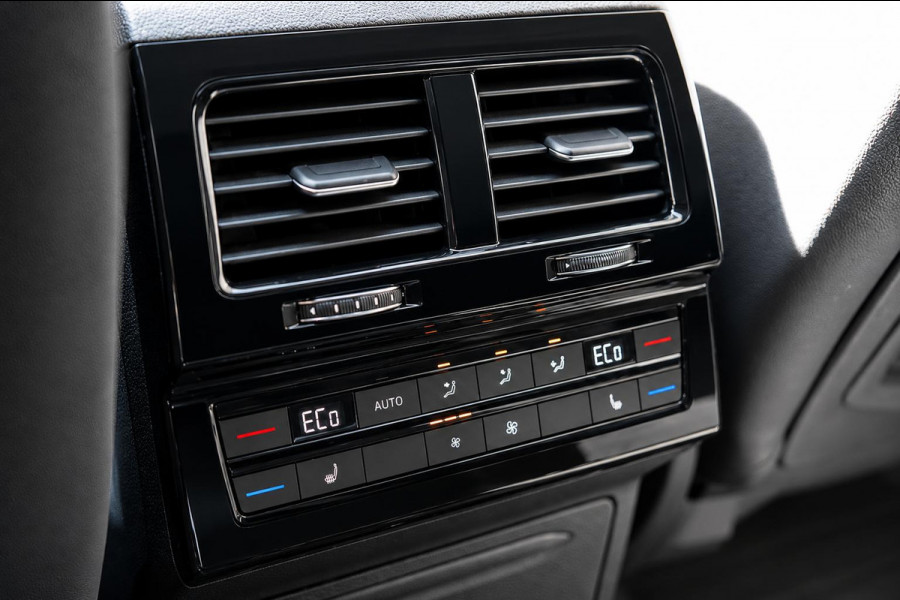 Volkswagen Touareg 3.0 TSi 4MOTION R | Panorama| Dynaudio | 360 Camera | Nachtzicht | Trekhaak | HUD