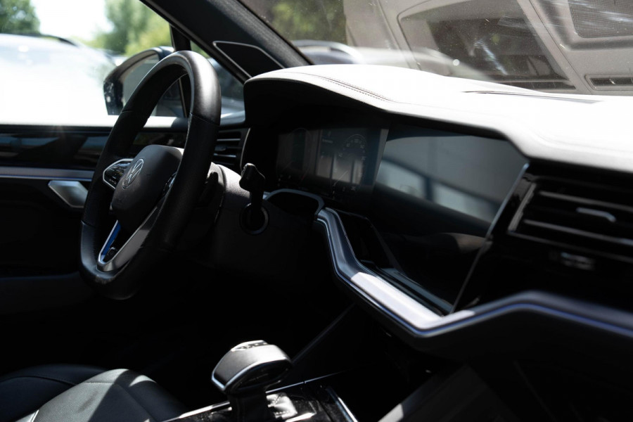 Volkswagen Touareg 3.0 TSi 4MOTION R | Panorama| Dynaudio | 360 Camera | Nachtzicht | Trekhaak | HUD
