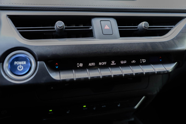 Lexus UX 250h Luxury Line | Carplay | Camera | Adaptive Cruise | Led | Navigatie