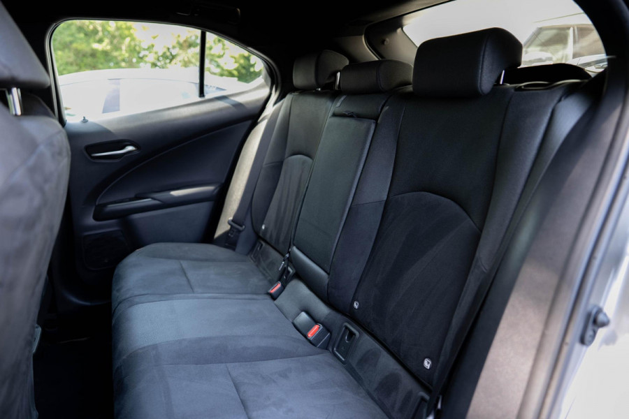 Lexus UX 250h Luxury Line | Carplay | Camera | Adaptive Cruise | Led | Navigatie