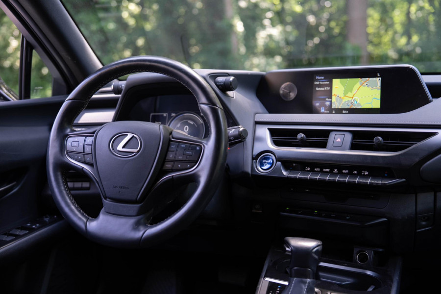 Lexus UX 250h Luxury Line | Carplay | Camera | Adaptive Cruise | Led | Navigatie