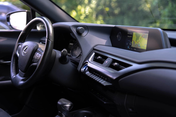 Lexus UX 250h Luxury Line | Carplay | Camera | Adaptive Cruise | Led | Navigatie