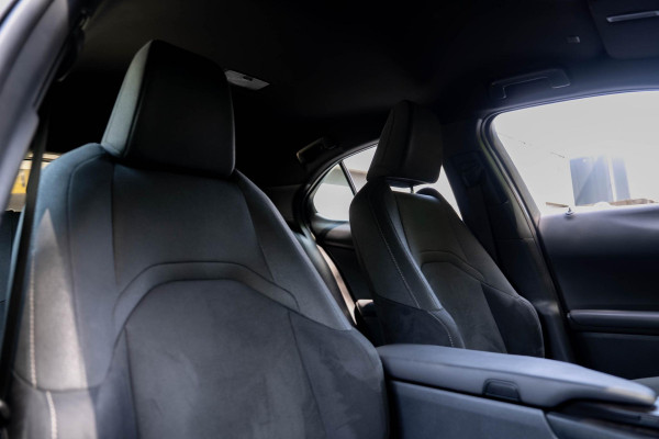 Lexus UX 250h Luxury Line | Carplay | Camera | Adaptive Cruise | Led | Navigatie