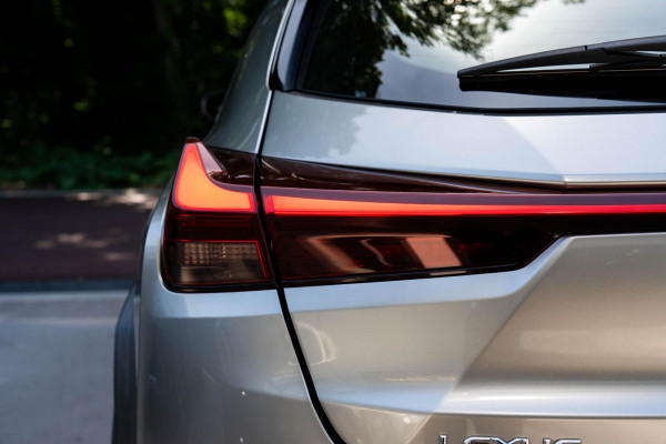Lexus UX 250h Luxury Line | Carplay | Camera | Adaptive Cruise | Led | Navigatie