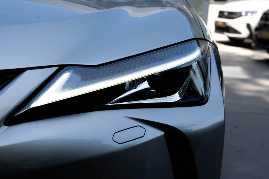Lexus UX 250h Luxury Line | Carplay | Camera | Adaptive Cruise | Led | Navigatie