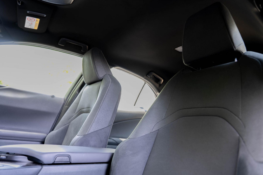 Lexus UX 250h Luxury Line | Carplay | Camera | Adaptive Cruise | Led | Navigatie