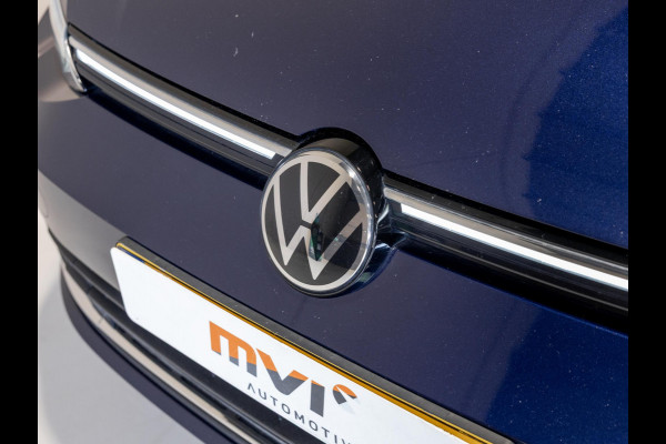 Volkswagen Golf 1.5 eTSI R-Line Business+ 150pk / Dodehoek detectie / Elektrisch verstelbare stoelen met geheugen / Achteruitrijcamera / Stoelverwarming / Apple carplay /