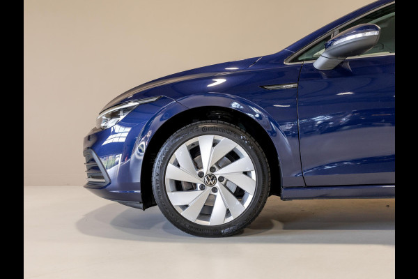 Volkswagen Golf 1.5 eTSI R-Line Business+ 150pk / Dodehoek detectie / Elektrisch verstelbare stoelen met geheugen / Achteruitrijcamera / Stoelverwarming / Apple carplay /