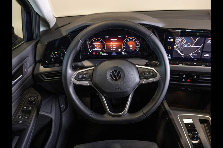 Volkswagen Golf 1.5 eTSI R-Line Business+ 150pk / Dodehoek detectie / Elektrisch verstelbare stoelen met geheugen / Achteruitrijcamera / Stoelverwarming / Apple carplay /