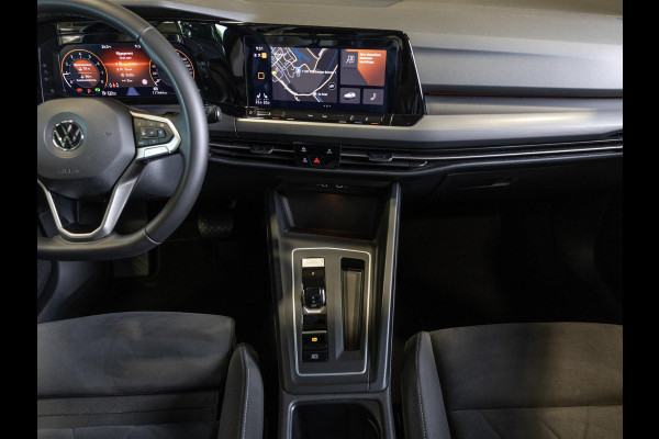 Volkswagen Golf 1.5 eTSI R-Line Business+ 150pk / Dodehoek detectie / Elektrisch verstelbare stoelen met geheugen / Achteruitrijcamera / Stoelverwarming / Apple carplay /