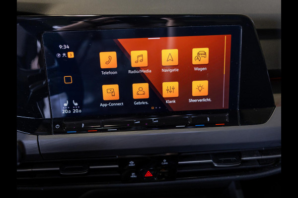 Volkswagen Golf 1.5 eTSI R-Line Business+ 150pk / Dodehoek detectie / Elektrisch verstelbare stoelen met geheugen / Achteruitrijcamera / Stoelverwarming / Apple carplay /