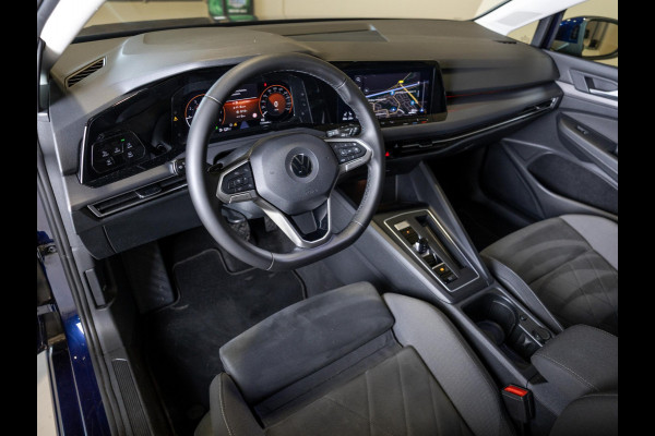 Volkswagen Golf 1.5 eTSI R-Line Business+ 150pk / Dodehoek detectie / Elektrisch verstelbare stoelen met geheugen / Achteruitrijcamera / Stoelverwarming / Apple carplay /
