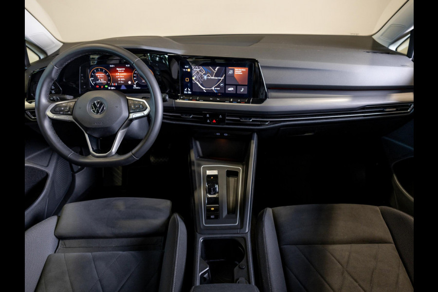 Volkswagen Golf 1.5 eTSI R-Line Business+ 150pk / Dodehoek detectie / Elektrisch verstelbare stoelen met geheugen / Achteruitrijcamera / Stoelverwarming / Apple carplay /