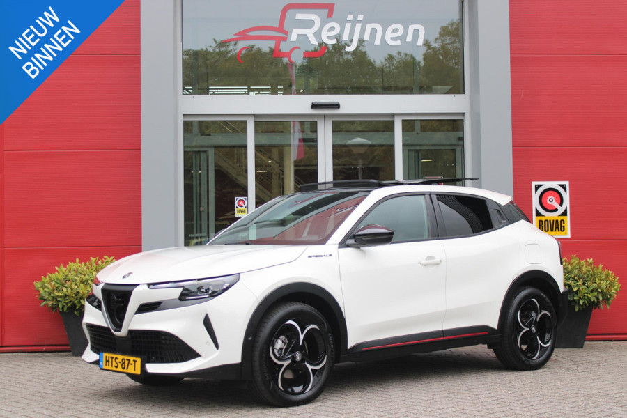Alfa Romeo junior 1.2 145PK AUTOMAAT Hybrid IBRIDA SPECIALE | PANORAMA SCHUIF/KANTEL DAK | AFNEEMBARE TREKHAAK | TECHNO PACK: LED MATRIX KOPLAMPEN/AUTOMATISCH DIMMENDE BINNENSPIEGEL/DRAADLOZE TELEFOONLADER/ELEKTRISCH VERSTELBARE EN VERWARMBARE ZIJSPIEGELS MET DODEHOEK DETECTIE, ELEKTRISCH INKLAPBAAR/NAVIGATIE/HANDS-FREE ACHTERKLEP/KEYLESS ENTRY/USB TYPE C/ADAPTIVE CRUISE CONTROL MET LANE CENTERING EN FILE-ASSISTENT/ACHTERUITRIJ CAMERA MET DYNAMISCHE RIJLIJNEN/AUDIOSYSTEEM MET 6 SPEAKERS | PREMIUM PACK: "SPIGA" STOFFEN/ECOLEDER BEKLEDING MET RODE ACCENTEN - 6-VOUDIG ELEKTRISCH VERSTELBAR