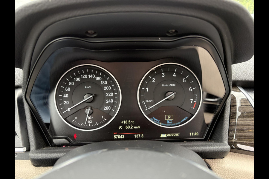 BMW 2 Serie Active Tourer 225xe iPerformance High Executive | PHEV | Panoramadak | Stoelverwarming | Leder | Head-Up | Navi