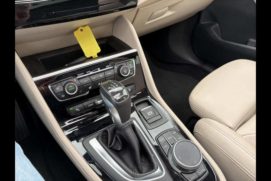 BMW 2 Serie Active Tourer 225xe iPerformance High Executive | PHEV | Panoramadak | Stoelverwarming | Leder | Head-Up | Navi