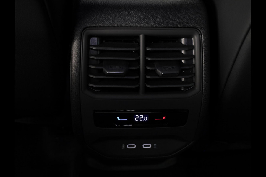 Seat Leon 1.5 TSI e-Hybrid FR Business | Elektr. Trekhaak | Technology Pack | Keyless Entry | Verwarmbare Stoelen | Navigatie | Draadloze Carplay