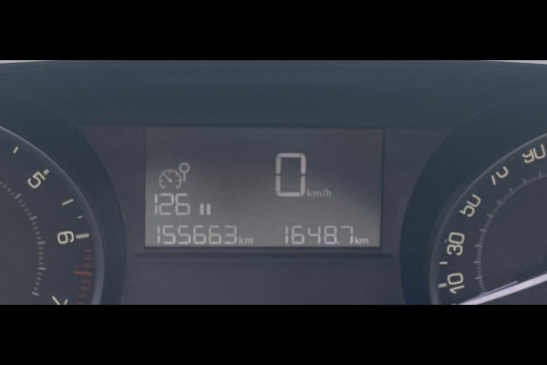 Peugeot 208 1.2 PureTech Signature/ Airco/ Carplay/ Parkassist/ PrivacyGlass/ NAP