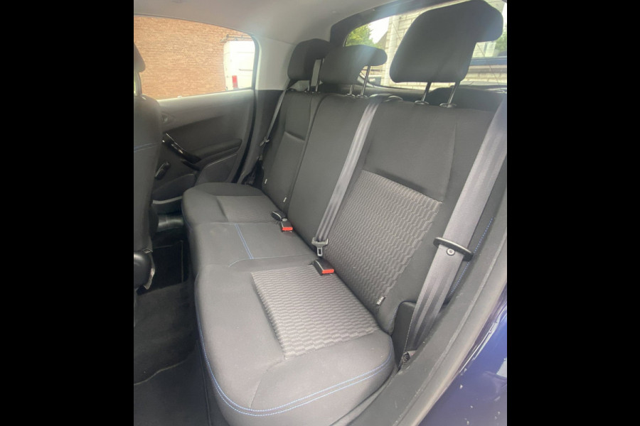Peugeot 208 1.2 PureTech Signature/ Airco/ Carplay/ Parkassist/ PrivacyGlass/ NAP