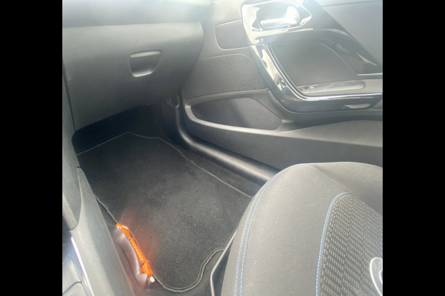 Peugeot 208 1.2 PureTech Signature/ Airco/ Carplay/ Parkassist/ PrivacyGlass/ NAP