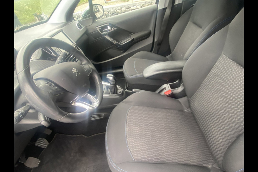 Peugeot 208 1.2 PureTech Signature/ Airco/ Carplay/ Parkassist/ PrivacyGlass/ NAP