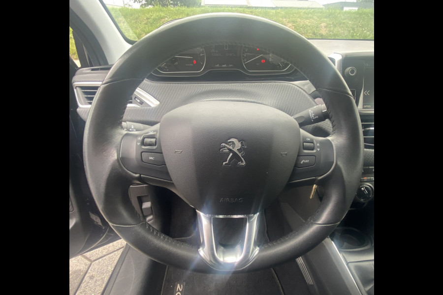Peugeot 208 1.2 PureTech Signature/ Airco/ Carplay/ Parkassist/ PrivacyGlass/ NAP