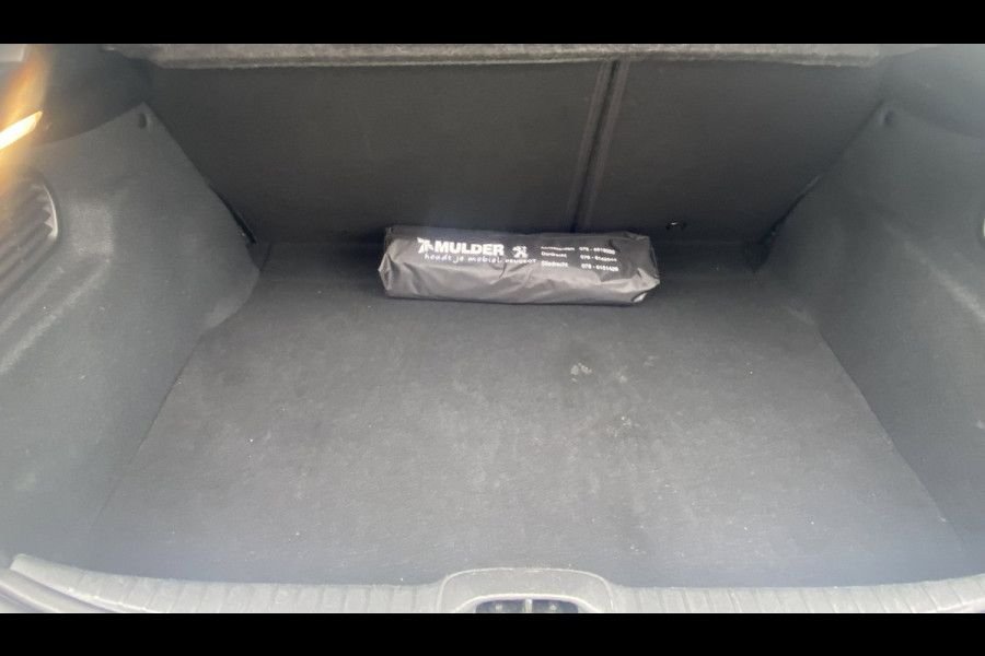 Peugeot 208 1.2 PureTech Signature/ Airco/ Carplay/ Parkassist/ PrivacyGlass/ NAP