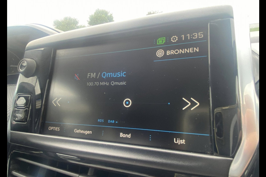 Peugeot 208 1.2 PureTech Signature/ Airco/ Carplay/ Parkassist/ PrivacyGlass/ NAP