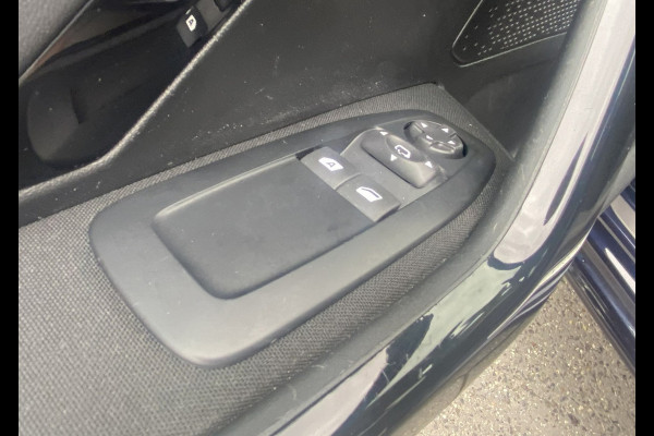 Peugeot 208 1.2 PureTech Signature/ Airco/ Carplay/ Parkassist/ PrivacyGlass/ NAP