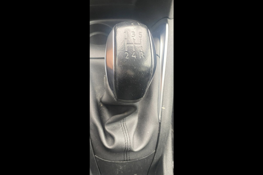 Peugeot 208 1.2 PureTech Signature/ Airco/ Carplay/ Parkassist/ PrivacyGlass/ NAP