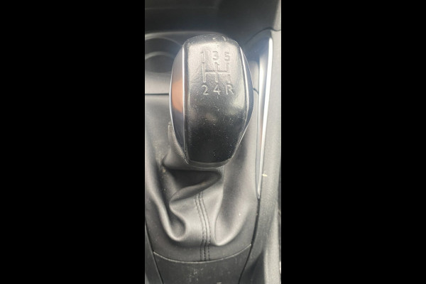 Peugeot 208 1.2 PureTech Signature/ Airco/ Carplay/ Parkassist/ PrivacyGlass/ NAP