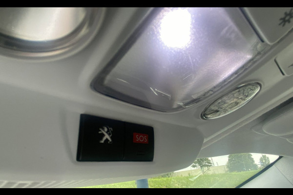 Peugeot 208 1.2 PureTech Signature/ Airco/ Carplay/ Parkassist/ PrivacyGlass/ NAP
