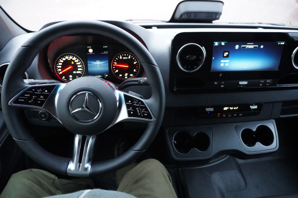Mercedes-Benz Sprinter 319 CDI 191PK L2 Pro Automaat trekhaak 3.500KG Nr. V107 | Climate | Cruise | Apple CP- Android auto | Camera | 20"LM Velgen