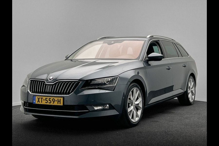 Škoda Superb Combi 1.4 TSI ACT Style Business | Automaat | Carplay | Trekhaak | Leder | Camera | Navigatie |
