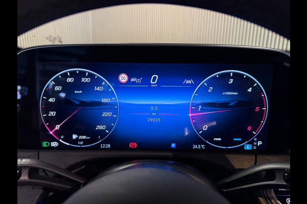 Mercedes-Benz E-Klasse 220D AMG STYLING-PANORAMADAK-NIGHT PAKKET-DISTRONIC-DODEHOEK-COMPLEET