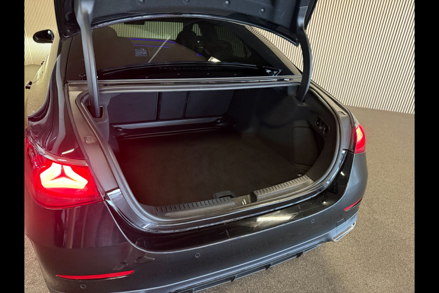 Mercedes-Benz E-Klasse 220D AMG STYLING-PANORAMADAK-NIGHT PAKKET-DISTRONIC-DODEHOEK-COMPLEET