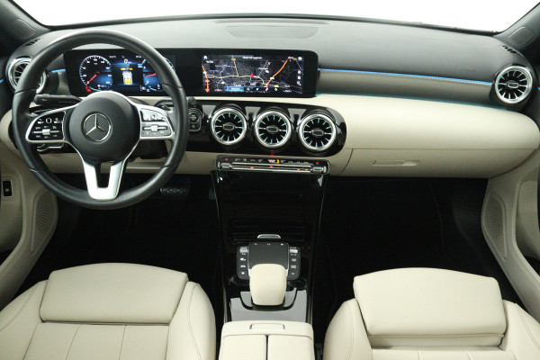 Mercedes-Benz A-Klasse 180 Business Solution Luxury (SFEERVERLICHTING, STOELVERWARMING, 1e EIGENAAR, ACHTERUITRIJCAMERA)