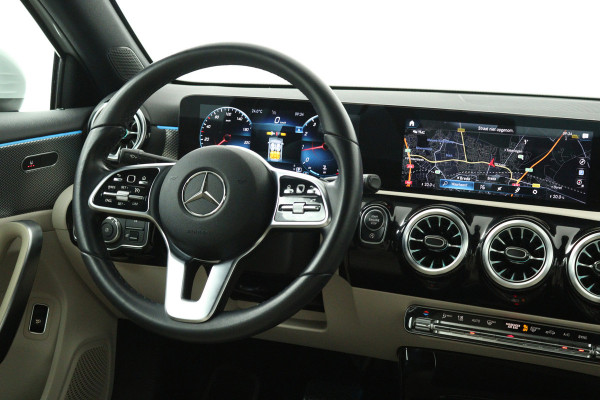 Mercedes-Benz A-Klasse 180 Business Solution Luxury (SFEERVERLICHTING, STOELVERWARMING, 1e EIGENAAR, ACHTERUITRIJCAMERA)