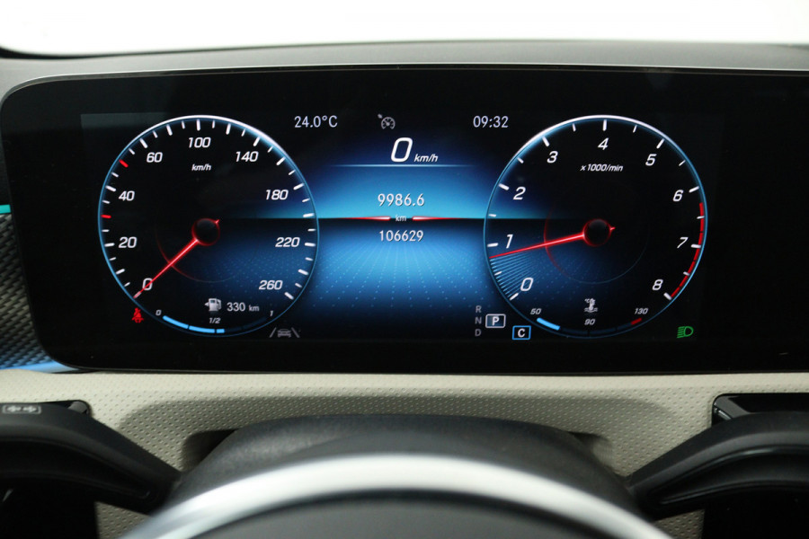 Mercedes-Benz A-Klasse 180 Business Solution Luxury (SFEERVERLICHTING, STOELVERWARMING, 1e EIGENAAR, ACHTERUITRIJCAMERA)