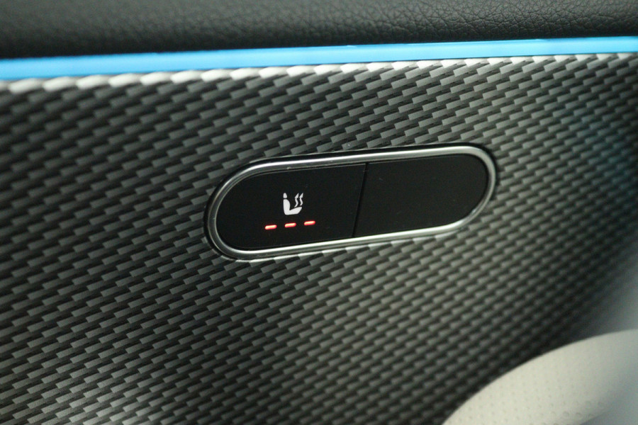 Mercedes-Benz A-Klasse 180 Business Solution Luxury (SFEERVERLICHTING, STOELVERWARMING, 1e EIGENAAR, ACHTERUITRIJCAMERA)