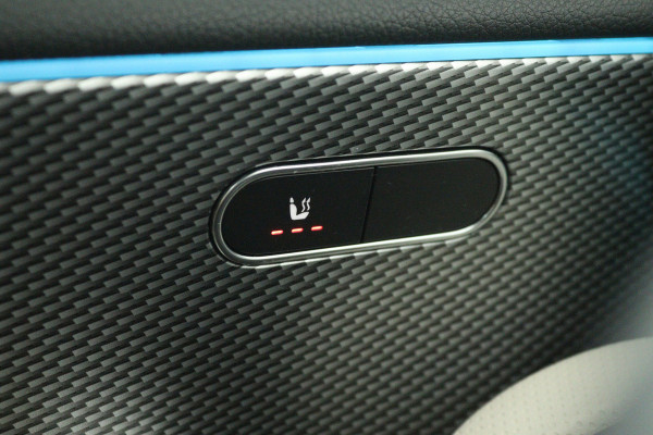 Mercedes-Benz A-Klasse 180 Business Solution Luxury (SFEERVERLICHTING, STOELVERWARMING, 1e EIGENAAR, ACHTERUITRIJCAMERA)
