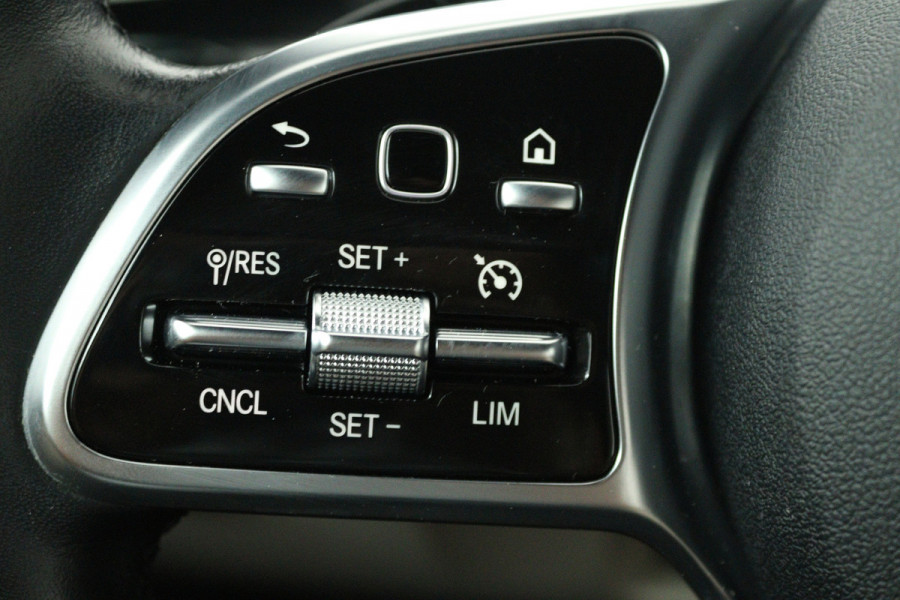 Mercedes-Benz A-Klasse 180 Business Solution Luxury (SFEERVERLICHTING, STOELVERWARMING, 1e EIGENAAR, ACHTERUITRIJCAMERA)