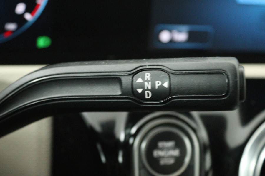 Mercedes-Benz A-Klasse 180 Business Solution Luxury (SFEERVERLICHTING, STOELVERWARMING, 1e EIGENAAR, ACHTERUITRIJCAMERA)