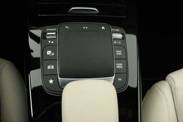 Mercedes-Benz A-Klasse 180 Business Solution Luxury (SFEERVERLICHTING, STOELVERWARMING, 1e EIGENAAR, ACHTERUITRIJCAMERA)