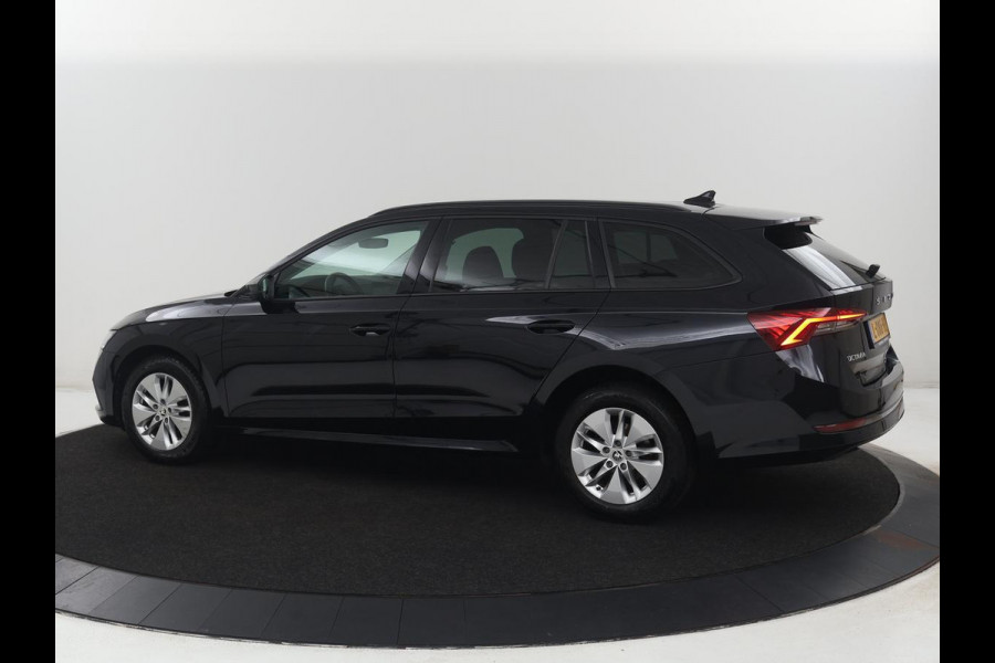 Škoda Octavia Combi 1.0 e-TSI Business Edition | Cruise control | Park assist | Carplay | LED | Cruise control | Park assist | Carplay | Full LED | Climate control | Virtual Dashboard | DAB | Getint glas