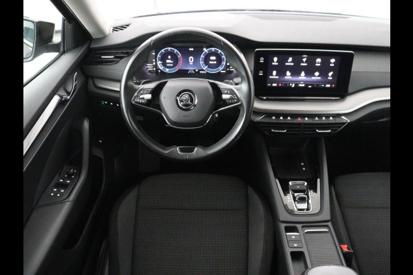 Škoda Octavia Combi 1.0 e-TSI Business Edition | Cruise control | Park assist | Carplay | LED | Cruise control | Park assist | Carplay | Full LED | Climate control | Virtual Dashboard | DAB | Getint glas