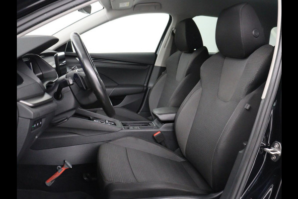 Škoda Octavia Combi 1.0 e-TSI Business Edition | Cruise control | Park assist | Carplay | LED | Cruise control | Park assist | Carplay | Full LED | Climate control | Virtual Dashboard | DAB | Getint glas