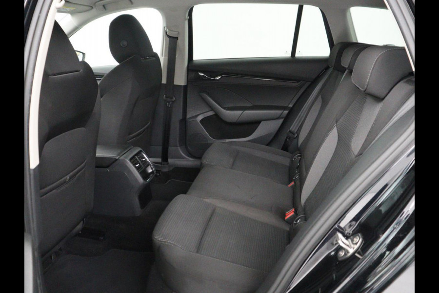 Škoda Octavia Combi 1.0 e-TSI Business Edition | Cruise control | Park assist | Carplay | LED | Cruise control | Park assist | Carplay | Full LED | Climate control | Virtual Dashboard | DAB | Getint glas